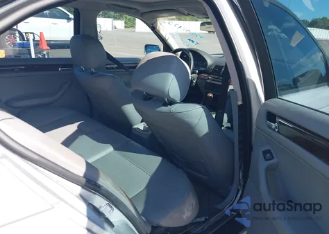 2005 BMW 325I from USA, damaged, VIN WBAET37415NJ84766